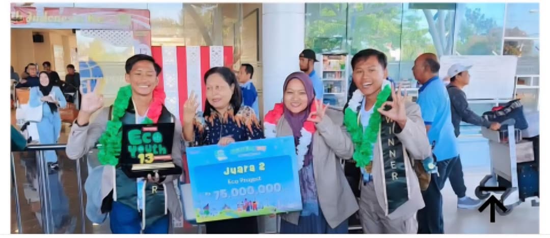 SMA Negeri 3 Merauke keluar sebagai Juara Dua tingkat Nasional pada ajang Lomba Toyota Eco Youth (TEY) setelah mengalahkan sebanyak 1.025 SMA/SMK Se Indonesia dan berhasil masuk di 25 besar babak final.